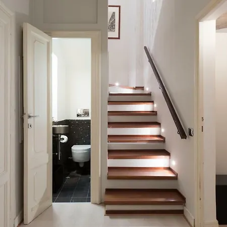 Апартаменты Amazing 4 Bedrooms With Garden Рим