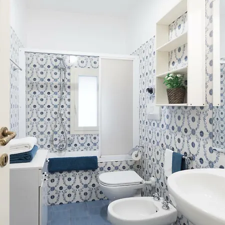 Amazing 4 Bedrooms With Garden Апартаменты