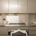 Amazing 4 Bedrooms With Garden דירה