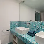 Amazing 4 Bedrooms With Garden דירה