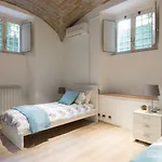 דירה Amazing 4 Bedrooms With Garden