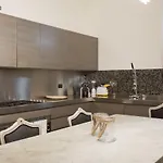 Amazing 4 Bedrooms With Garden