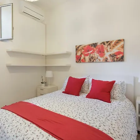 Apartman Amazing 4 Bedrooms With Garden