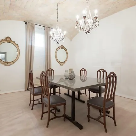 Apartman Amazing 4 Bedrooms With Garden *