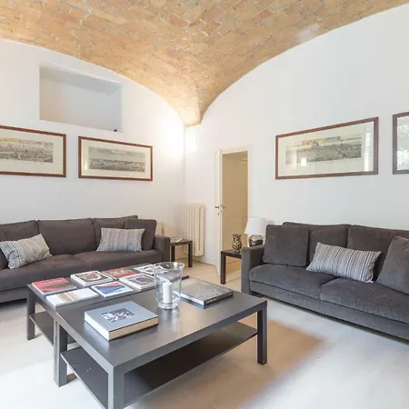 Amazing 4 Bedrooms With Garden Apartman