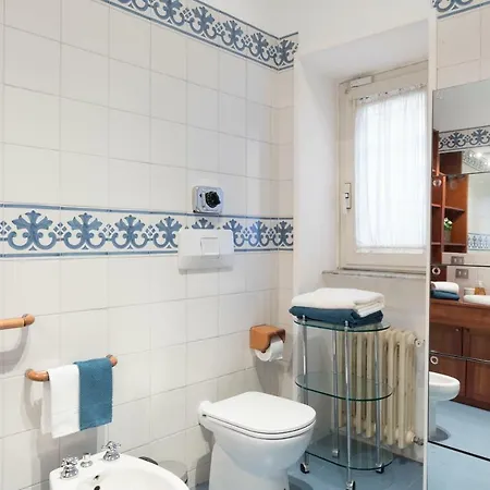 Amazing 4 Bedrooms With Garden Apartman