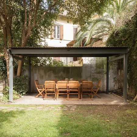 Amazing 4 Bedrooms With Garden Apartman