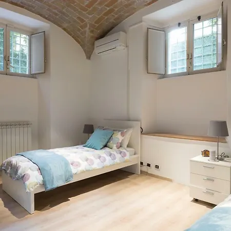 Apartman Amazing 4 Bedrooms With Garden