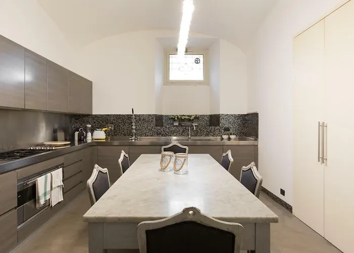Апартаменты Amazing 4 Bedrooms With Garden *