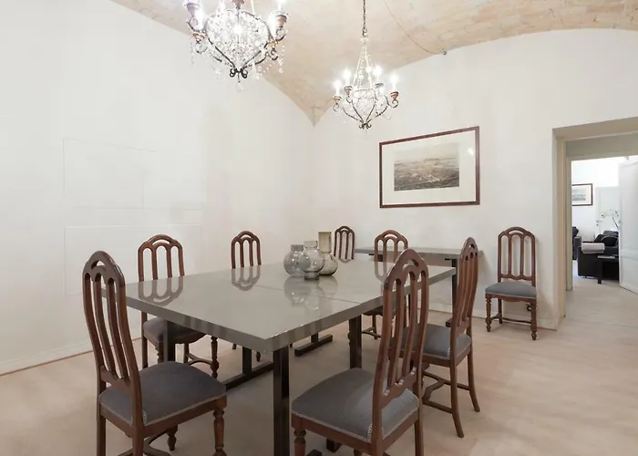 Апартаменты Amazing 4 Bedrooms With Garden