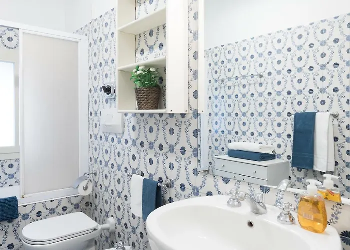 Апартаменты Amazing 4 Bedrooms With Garden Рим
