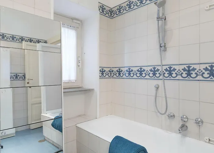 Апартаменты Amazing 4 Bedrooms With Garden *