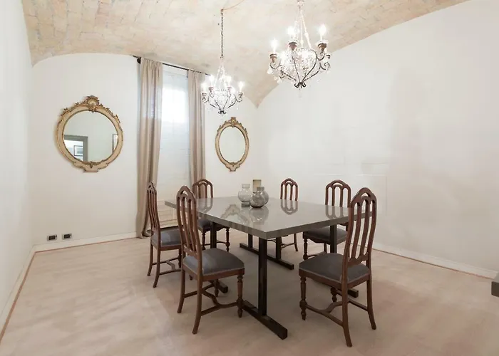Апартаменты Amazing 4 Bedrooms With Garden *