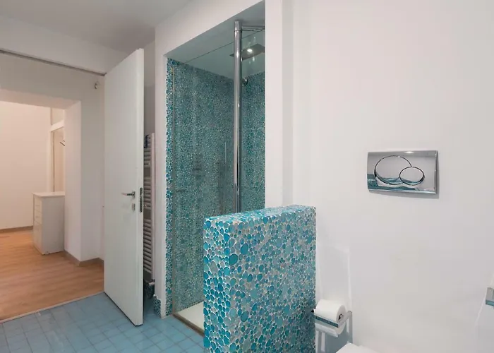 Апартаменты Amazing 4 Bedrooms With Garden Рим