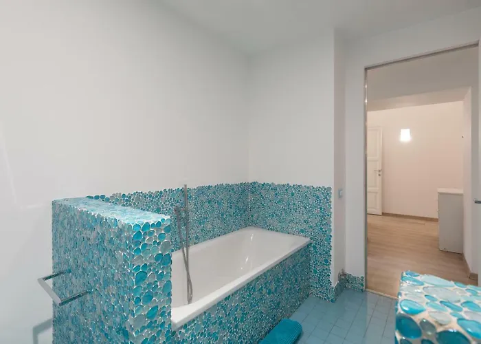 Amazing 4 Bedrooms With Garden Апартаменты *