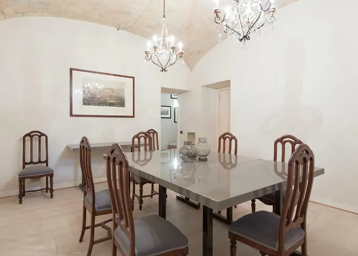 Апартаменты Amazing 4 Bedrooms With Garden Рим