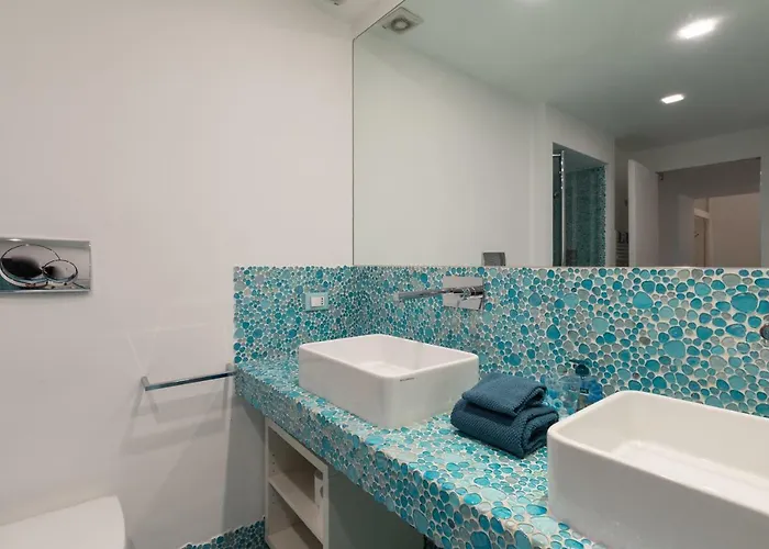 Amazing 4 Bedrooms With Garden Апартаменты