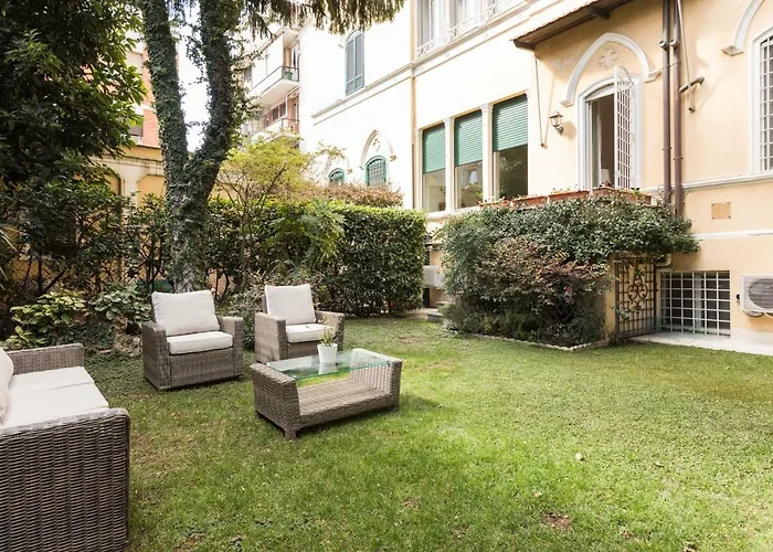 Апартаменты Amazing 4 Bedrooms With Garden *